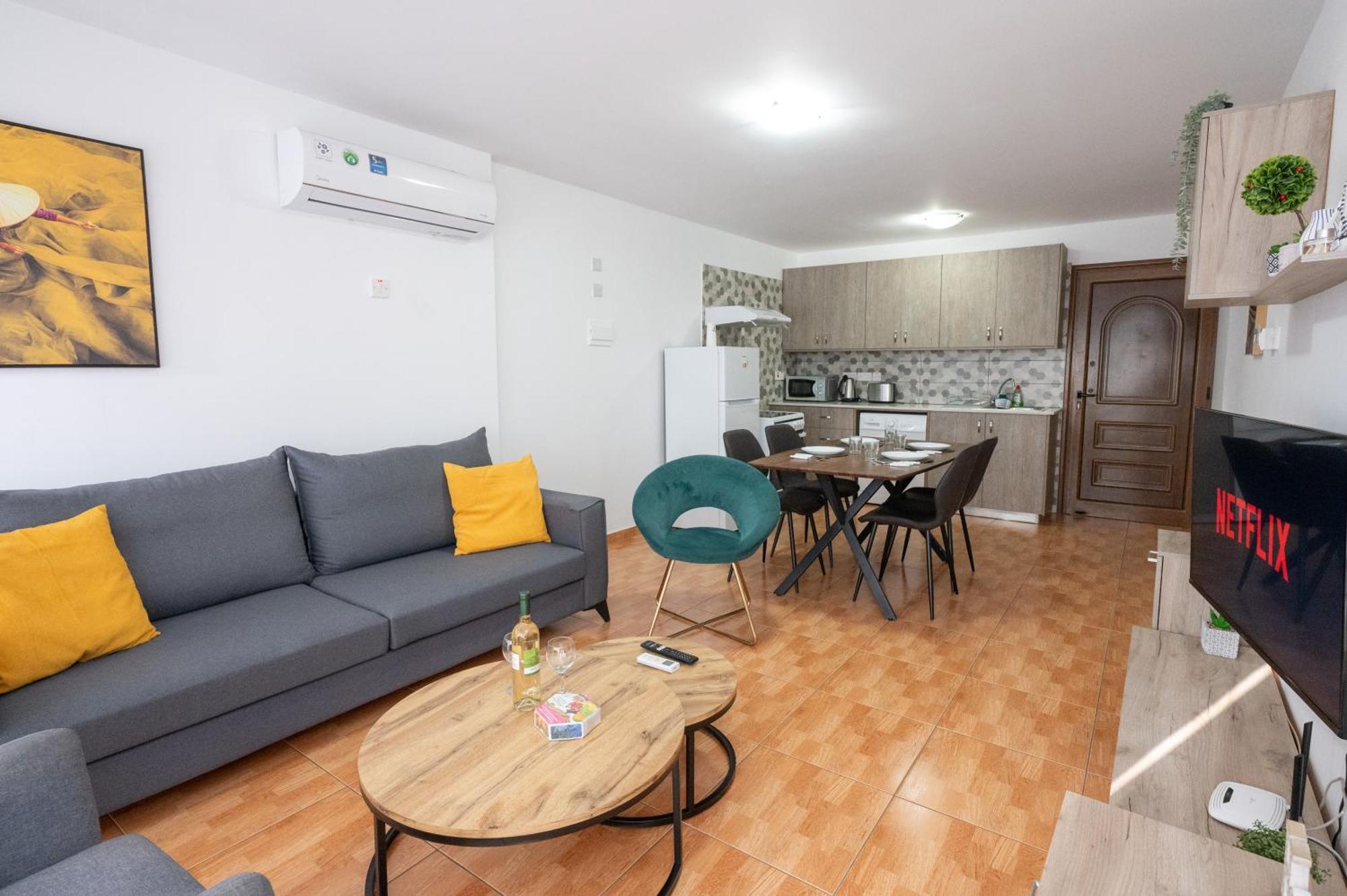 Napa Centrale Suites Ayia Napa Bagian luar foto